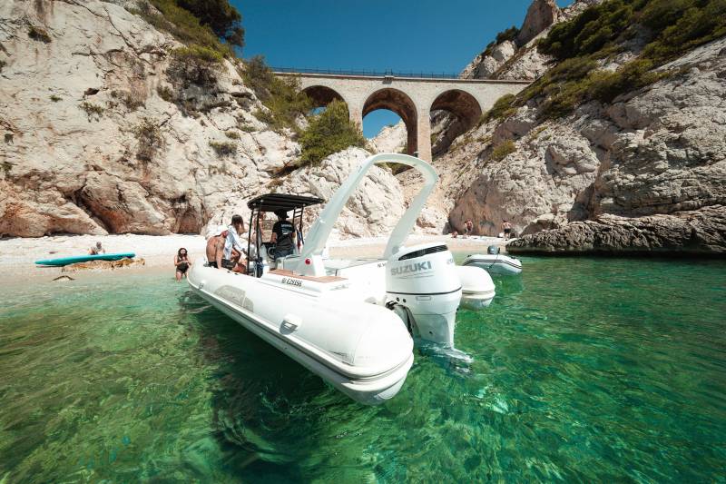 EVG à Marseille en bateau : une sortie en mer entre potes pour l'enterrement de vie de garçon
